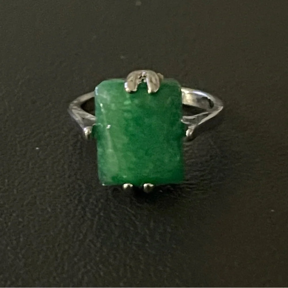 New Handmade Rare Natural Green Jadeite Rectangular Stone Sterling Silver Ring